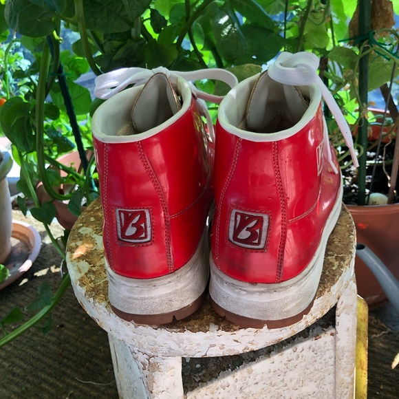 BUFFALINO RED PATENT LEATHER BOOTS - Picture 6 of 9